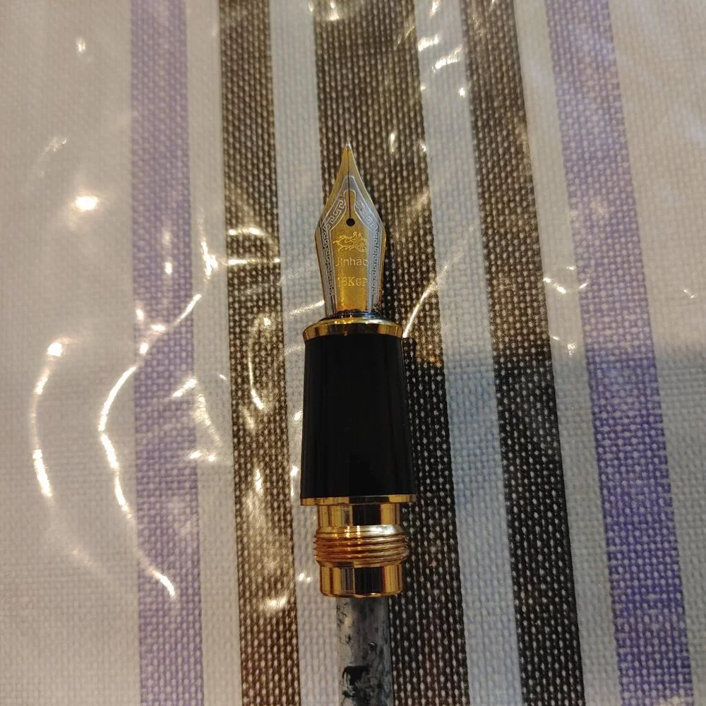 Fountain Pen color: Black and Gold